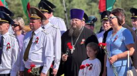 Районный митинг и возложение цветов к памятнику «Скорбящая мать». Фоторепортаж