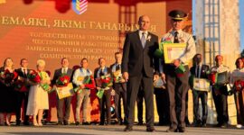 Глава района Анатолий Лодыга наградил лучших тружеников Солигорщины