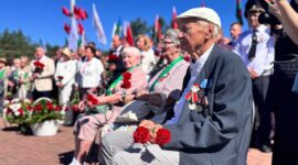 Районный митинг и возложение цветов к памятнику «Скорбящая мать». Фоторепортаж