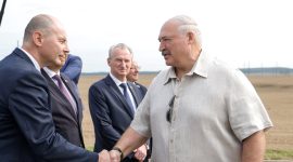 Александр Лукашенко посетил Смолевичский район, где лично проконтролировал ход уборочной кампании