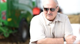 Александр Лукашенко посетил Смолевичский район, где лично проконтролировал ход уборочной кампании