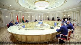 Президент Беларуси Александр Лукашенко 11 августа встретился с губернатором Челябинской области России Алексеем Текслером