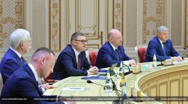 Президент Беларуси Александр Лукашенко 11 августа встретился с губернатором Челябинской области России Алексеем Текслером