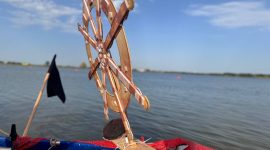 Заплыв на чем попало! Конкурс в рамках празднования дня города стартовал на детском пляже