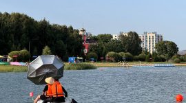 Заплыв на чем попало! Конкурс в рамках празднования дня города стартовал на детском пляже