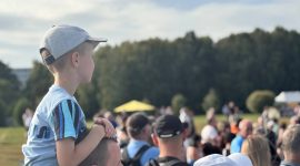 Заплыв на чем попало! Конкурс в рамках празднования дня города стартовал на детском пляже