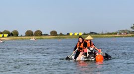 Заплыв на чем попало! Конкурс в рамках празднования дня города стартовал на детском пляже