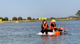 Заплыв на чем попало! Конкурс в рамках празднования дня города стартовал на детском пляже