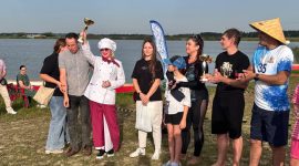 Заплыв на чем попало! Конкурс в рамках празднования дня города стартовал на детском пляже