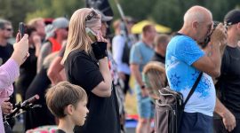 Заплыв на чем попало! Конкурс в рамках празднования дня города стартовал на детском пляже