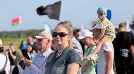 Заплыв на чем попало! Конкурс в рамках празднования дня города стартовал на детском пляже