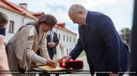 Президент Беларуси в преддверии Дня города ознакомился с благоустройством Минска и посетил реконструированный комплекс "Лошицкий"