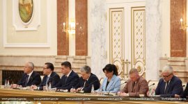 Александр Лукашенко проводит большую встречу с идеологическим активом, историческим и экспертным сообществом, посвященную Дню народного единства