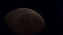 Жители Солигорского района наблюдали лунное затмение. Фоторепортаж в объективе СТК