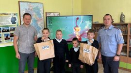 "В школу с Добрым сердцем" - сотрудники милиции и представители БРСМ с подарками посетили сельские школы