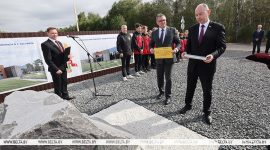 Алексей Кушнаренко дал старт строительству нового ФОКа в Заславле. Возводить его будут солигорские строители