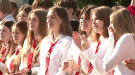 Алла Калеева приняла участие в торжественной линейке средней школы №4