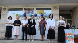 Инна Толкачева приняла участие в торжественной линейке в Краснодворской средней школе
