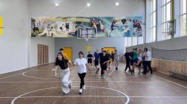 Анатолий Лодыга посетил первый урок физкультуры в средней школе №3