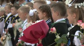 Алла Калеева приняла участие в торжественной линейке средней школы №4