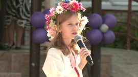 Алла Калеева приняла участие в торжественной линейке средней школы №4