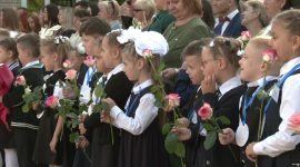 Алла Калеева приняла участие в торжественной линейке средней школы №4