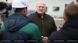 Сегодня  Александр Лукашенко — в Гомельской области, Петриковский район, ОАО «Агро-Лясковичи»