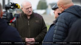 Сегодня  Александр Лукашенко — в Гомельской области, Петриковский район, ОАО «Агро-Лясковичи»