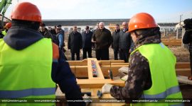 Сегодня  Александр Лукашенко — в Гомельской области, Петриковский район, ОАО «Агро-Лясковичи»