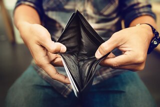 59-летний солигорчанин похитил деньги и телефон из помещения благотворительной организации