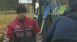 Молодежь вышла на субботник! Работы ведутся в парке Четырех стихий