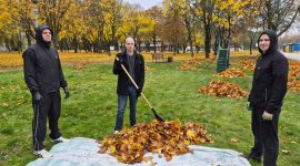 Молодежь вышла на субботник! Работы ведутся в парке Четырех стихий
