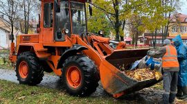 Республиканский субботник проходит в Солигорске. Работы ведутся в сквере «Молодость»