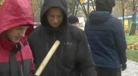 Молодежь вышла на субботник! Работы ведутся в парке Четырех стихий