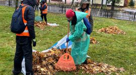 Республиканский субботник проходит в Солигорске. Работы ведутся в сквере «Молодость»