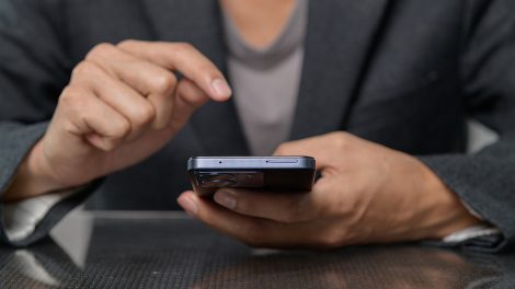 Пенсионер из Солигорска "прошёл" курсы по интернет-трейдингу за 126 тысяч рублей