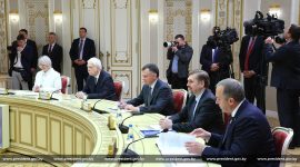 Александр Лукашенко встретился с губернатором Ростовской области России Юрием Слюсарем