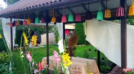 Вязанная осень Валентины Бобко-Алешкевич: как солигорчанка сделала свой двор настоящим арт - пространством