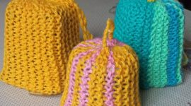 Вязаная осень Валентины Бобко-Алешкевич: как солигорчанка сделала свой двор настоящим арт - пространством