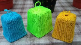 Вязаная осень Валентины Бобко-Алешкевич: как солигорчанка сделала свой двор настоящим арт - пространством