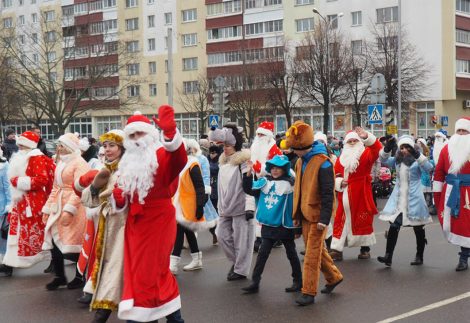 Парад Дедов Морозов и Снегурочек в Солигорске. Объявлена дата мероприятия