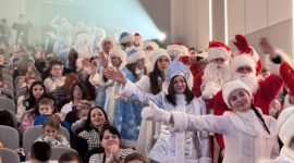 Алексей Кушнаренко поздравил участников новогоднего областного мероприятия в Солигорске с наступающими праздниками