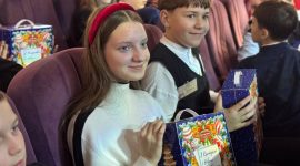 Алексей Кушнаренко поздравил участников новогоднего областного мероприятия в Солигорске с наступающими праздниками