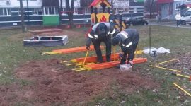 В Солигорске продолжается установка детского игрового оборудования