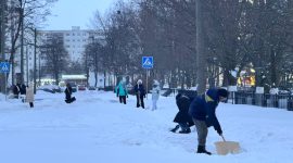 Управление ЖКХ «Комплекс» и жители вышли на уборку снега