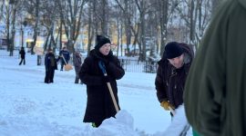 Управление ЖКХ «Комплекс» и жители вышли на уборку снега