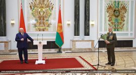 Торжественная церемония вручения государственных наград и генеральских погон офицерам силового блока