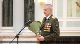 Торжественная церемония вручения государственных наград и генеральских погон офицерам силового блока