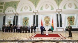 Торжественная церемония вручения государственных наград и генеральских погон офицерам силового блока