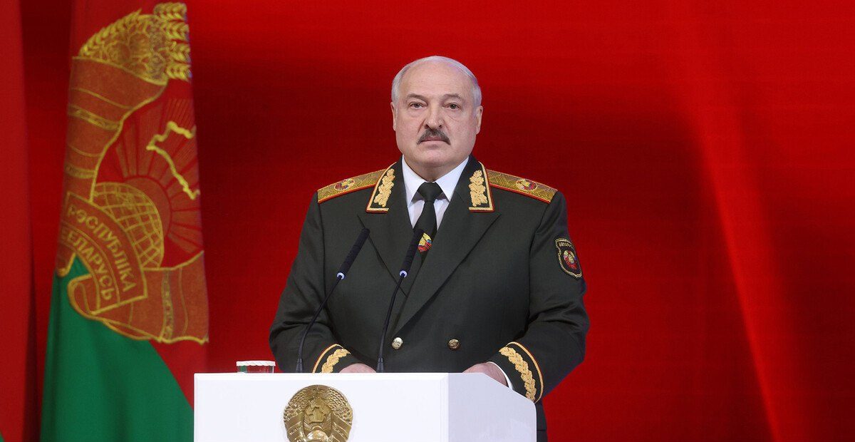 Александр Лукашенко поздравил с Днем защитников Отечества и Вооруженных Сил